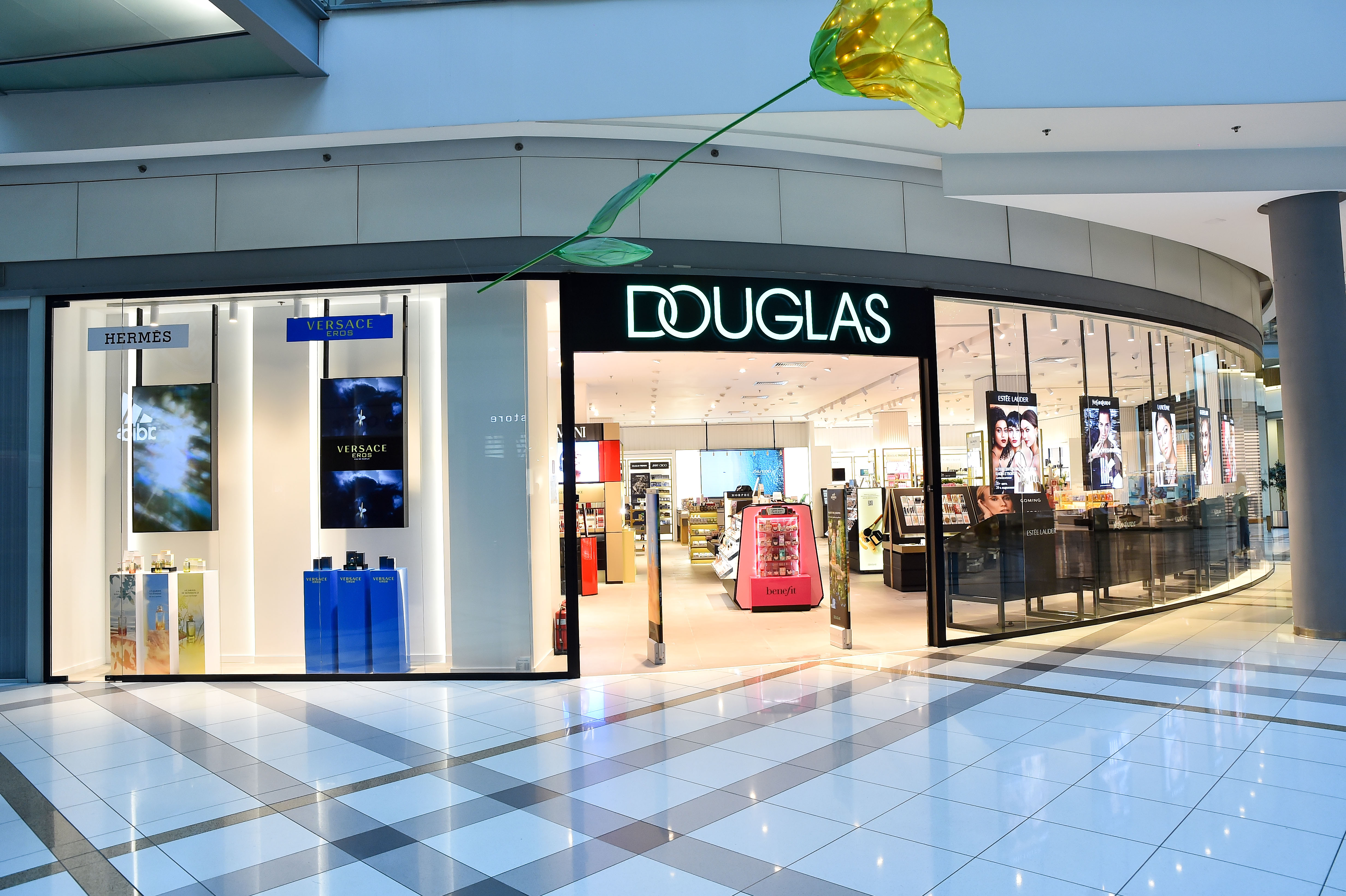 DOUGLAS 4 GRAND MALL VARNA